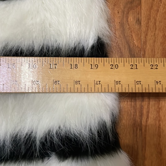 Woman’s Faux Fur Coat with hook loop wire closures that blend in Large Wenxi - Picture 8 of 14